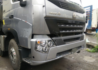 Le ruote dell'autocarro con cassone ribaltabile del ribaltatore SINOTRUK HOWO A7 10 possono caricare la sabbia 25-40tons o le pietre