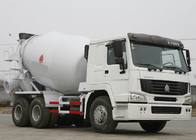 Grande camion della betoniera con il carro armato resistente all'uso ad alta resistenza del piatto d'acciaio