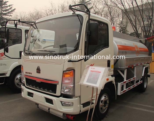Trasporto dell'autocisterna SINOTRUK HOWO 5-6CBM dell'olio