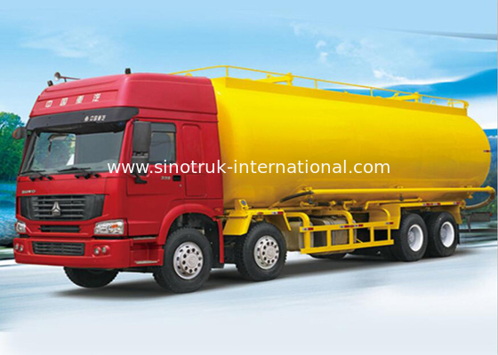 Spolverizzi l'autocisterna in serie materiale SINOTRUK HOWO 371HP 8X4 RHD 36-45CBM ZZ1317N4667W
