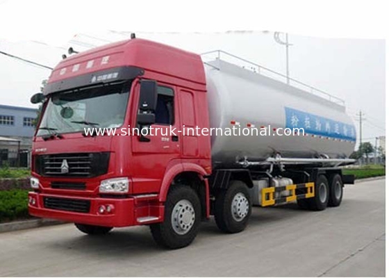 Spolverizzi l'autocisterna in serie materiale SINOTRUK HOWO 371HP 8X4 RHD 36-45CBM ZZ1317N4667W