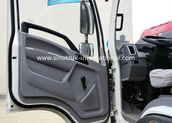 Le piccole merci che trasportano i camion di bassa potenza due si siede il singolo ancoraggio con A/C