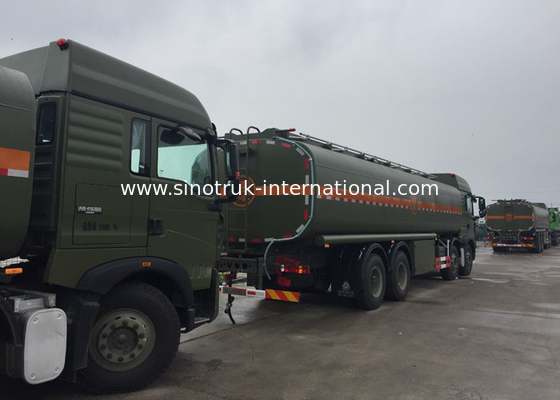 Camion cisterna stabile SINOTRUK HOWO del combustibile 30 - 40 tonnellate per il trasporto 8X4 RHD dell'olio