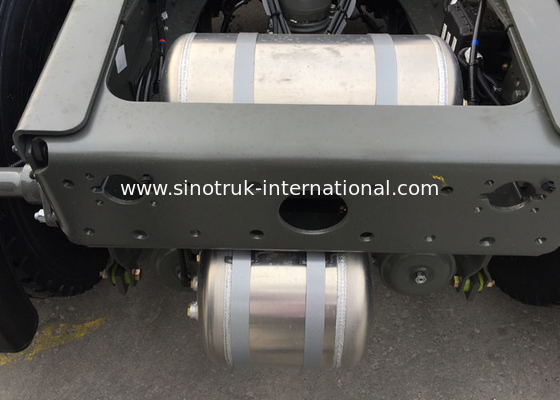 Il camion arancio RHD 10 del trattore di rimorchio di SINOTRUK HOWO spinge 371 HP ZZ4257S3241W