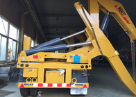 Il camion dello SGS montato Cranes l'attrezzatura per il rimorchio dei semi di 3 assi che di sollevamento il contenitore di 40ft