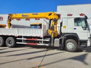 HOWO Equipaggiamento di gru montate su camion 12 tonnellate XCMG per sollevamento 6X4 LHD 400HP