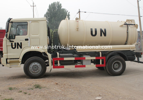 Camion 10000L LHD 4X2, camion di aspirazione delle acque luride di SINOTRUK HOWO dei rifiuti liquidi