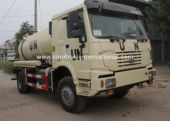 Camion 10000L LHD 4X2, camion di aspirazione delle acque luride di SINOTRUK HOWO dei rifiuti liquidi