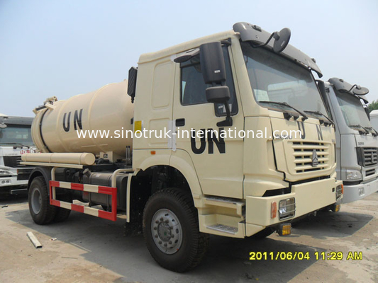 Camion 10000L LHD 4X2, camion di aspirazione delle acque luride di SINOTRUK HOWO dei rifiuti liquidi