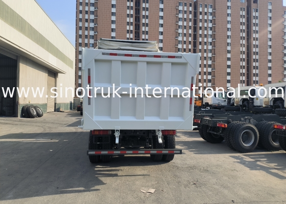 Sinotruk Howo Tipper Dump Truck 380Hp 6 × 4 20CBM Bianco Con Tarpaulin Automatico