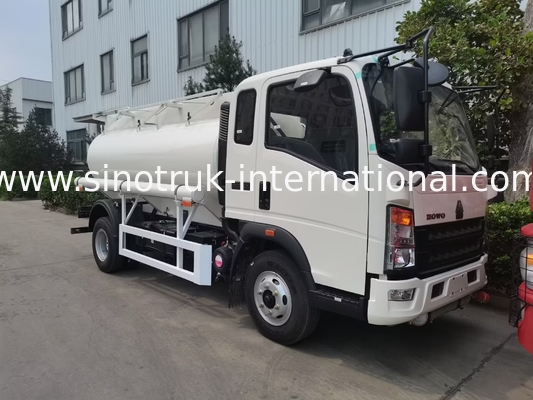 SINOTRUK HOWO 4X2 6 ruote Cisterna petrolifera 5-6CBM Cisterna singola con flussometro