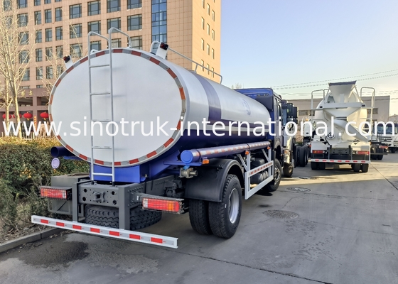SINOTRUK HOWO Camion cisterna dell'acqua 4x2 RHD 300HP 10CBM per il trasporto duraturo dell'acqua