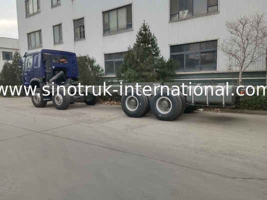 SINOTRUK HOWO Cisterna di petrolio Camione telaio 400 CV 8X4 LHD 50 tonnellate 40CBM