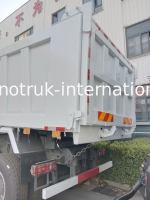 2 passeggeri Sinotruk Hohan Tipper Dump Truck Weichai Motore 6 × 4 LHD 380HP Con tipo di trasmissione manuale