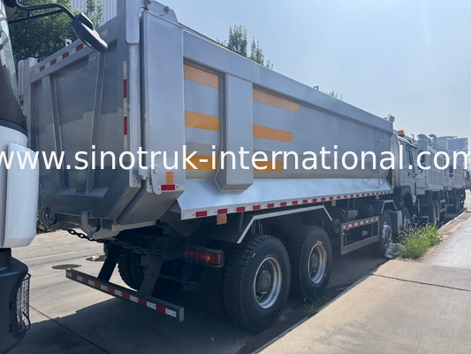 SINOTRUK HOWO 371HP 8X4 Tipper Dump Truck Construction Old Front Face Military Bumper Per le zone minerarie Due luci di avvertimento Contenitore di tipo U