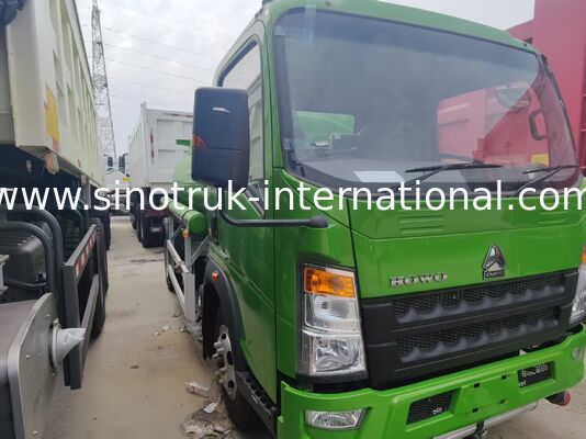 Sinotruk HOWO 8 CBM Capacity Oil Tank Truck with 4x2 Drive Type and Euro III Emission Standard