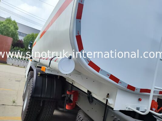 White HOWO TX 6×4 Fuel Transport Truck 336HP 25CBM Serbatoio di carburante, prestazioni di trasporto stabili