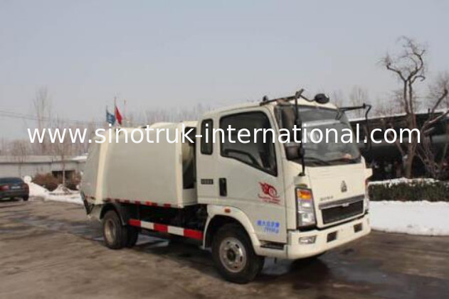 LHD 4X2 SINOTRUK HOWO ha compresso il camion 5 della raccolta dei rifiuti del compattatore - 6m3