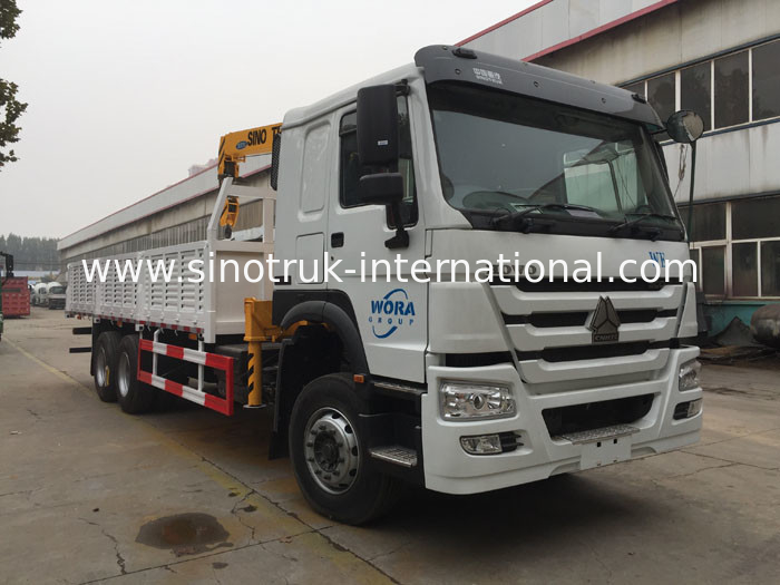 Il camion di HOWO ha montato la gru mobile 5 tonnellate di 4X2 LHD ZZ1127G4215C1