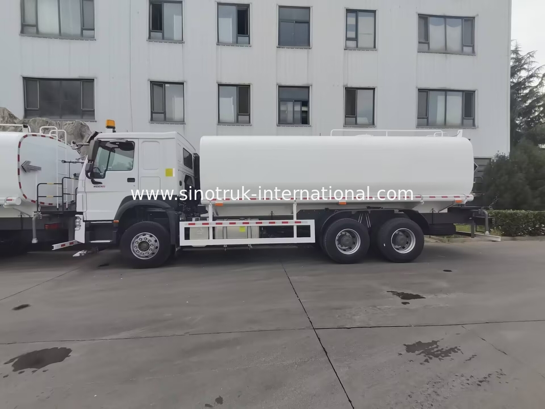 Sinotruk HOWO Bianco RHD 6x4 Camione serbatoio dell'acqua ZZ1257V4347B1 Con funzione di lavaggio ad alta pressione