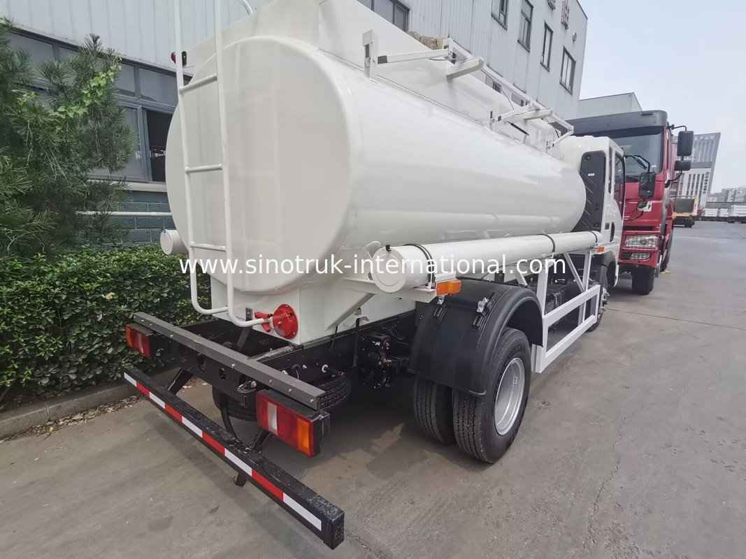 SINOTRUK HOWO 4X2 6 ruote Cisterna petrolifera 5-6CBM Cisterna singola con flussometro