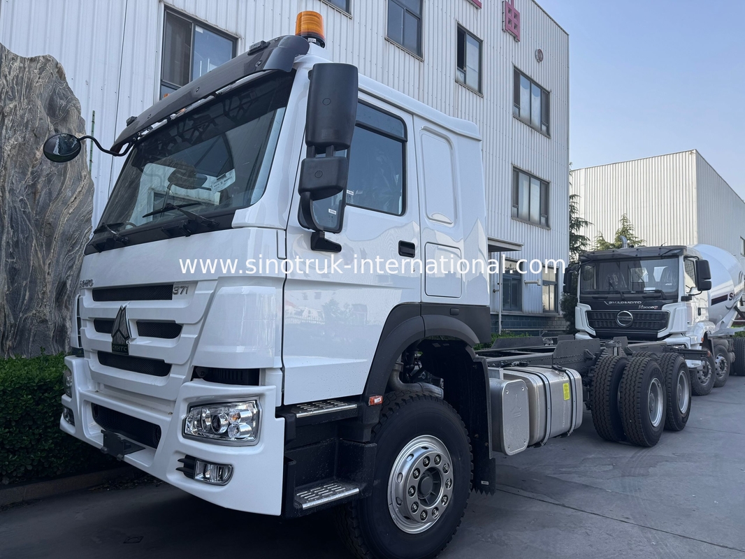 SINOTRUK HOWO Camione Chassis SINOTRUK Motore 371HP 6 × 4 RHD Con Luce di Avvertimento Utilizzato in Camionino Cargo Camionino Acquario