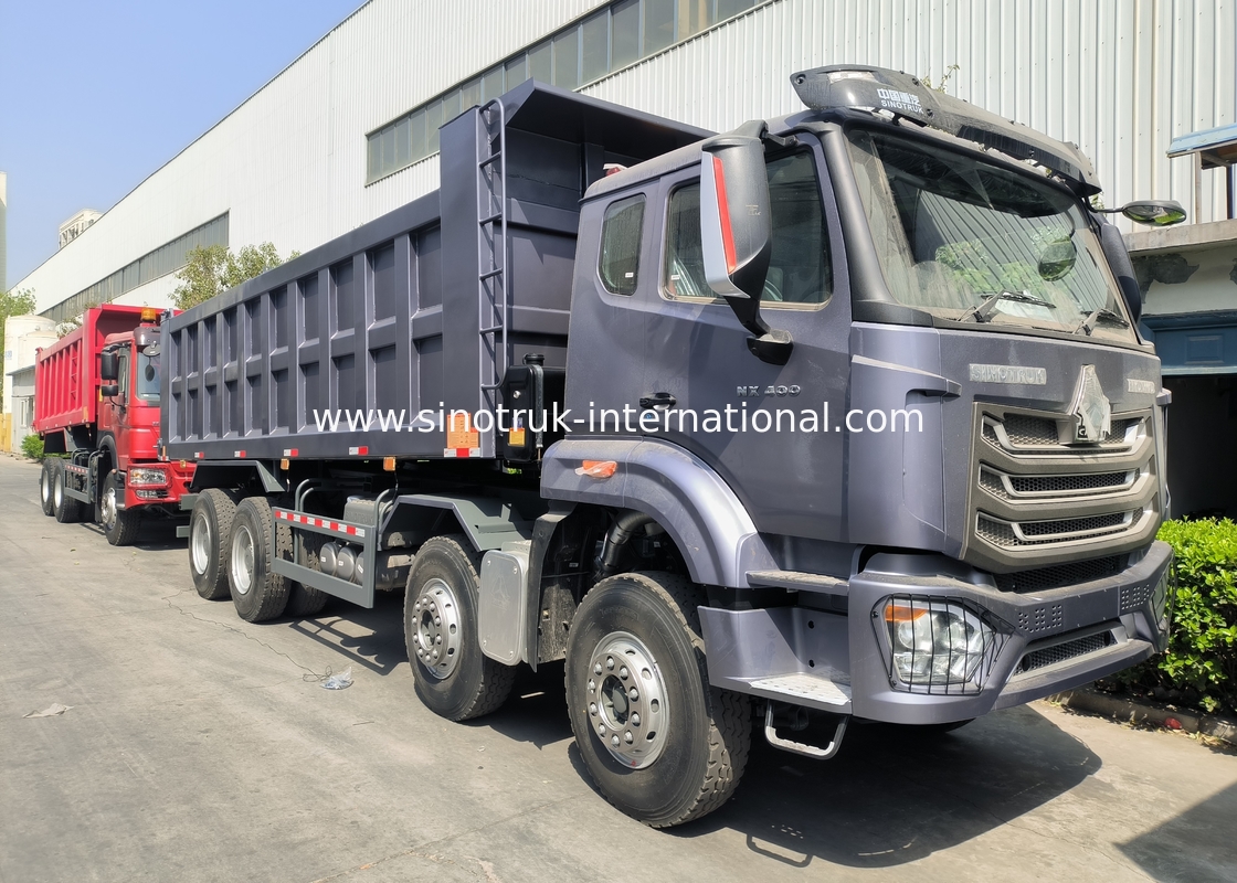 5300*2300*1500mm Cargo Box Heavy Duty Dump Truck per il trasporto fluido del carico RHD / LHD Tipo di guida
