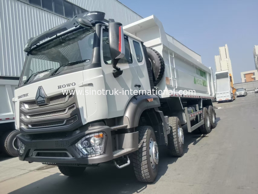 7300*2300*1500mm Cargo Box Heavy Duty Dump Truck per il trasporto fluido di merci RHD / LHD Tipo di guida
