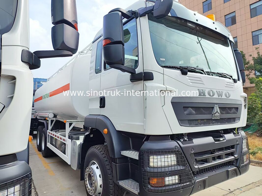 White HOWO TX 6×4 Fuel Transport Truck 336HP 25CBM Serbatoio di carburante, prestazioni di trasporto stabili
