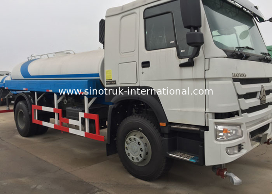 Camion di serbatoio di acqua della costruzione di SINOTRUK HOWO 10CBM con il gigante di rotazione di 360 gradi