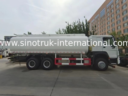 Le ruote di HOWO 6×4 10 lubrificano l'autocisterna 400HP 20CBM per trasporto